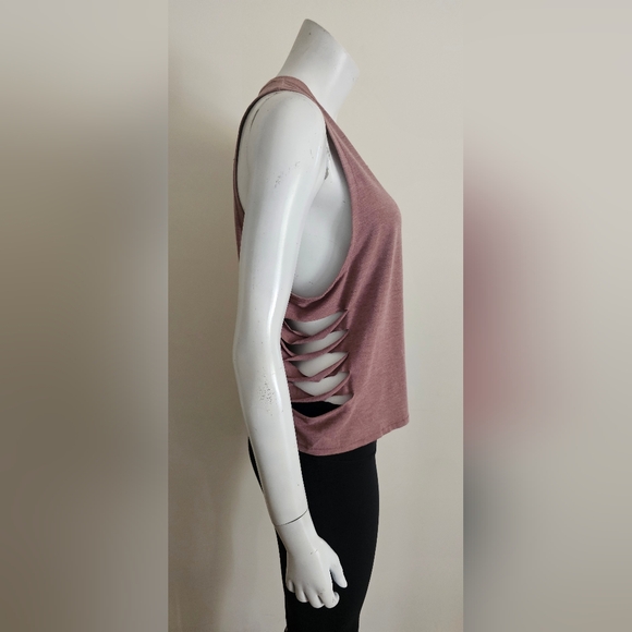 Cut It Out Crop Tank - Picture 9 of 10